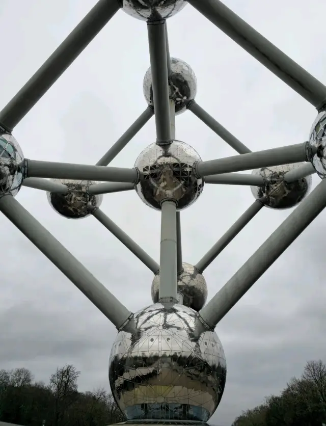 歐洲之旅 比利時 布魯塞爾的地標 Atomium 原子球塔