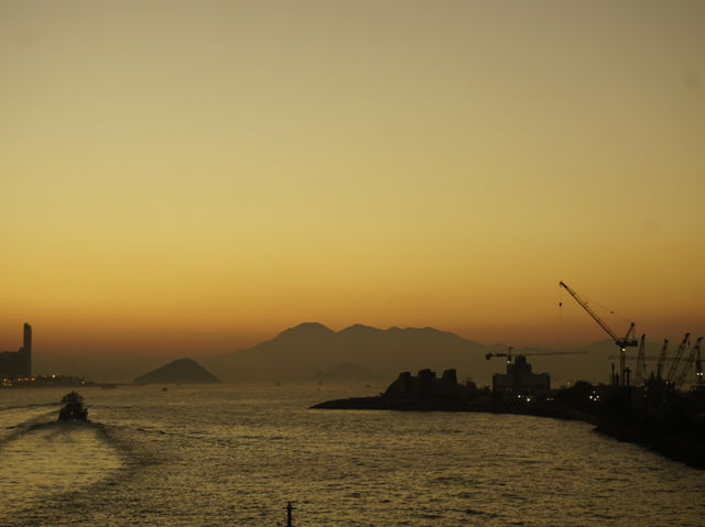 From Golden Towers to Distant Islands: The Best Sunset Views in Hong Kong 