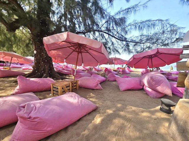 Tutu Beach คาเฟ่สีชมพูริมทะเล