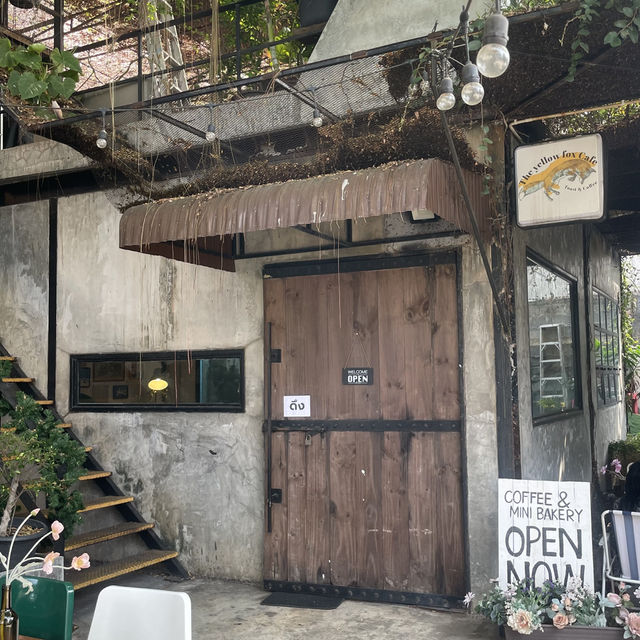 The Yellow Fox Cafe’ คาเฟ่ร่มรื่น ย่านรัชดา