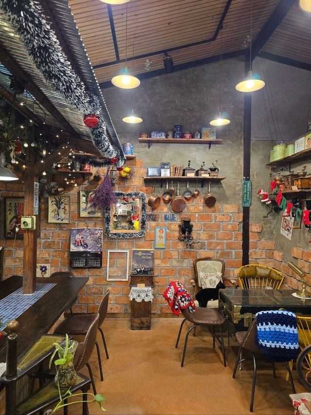 사랑이 샘솟는 크리스마스 카페🎄