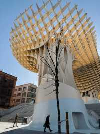 Such a stylish wavy viewing deck in the middle of Seville old town!