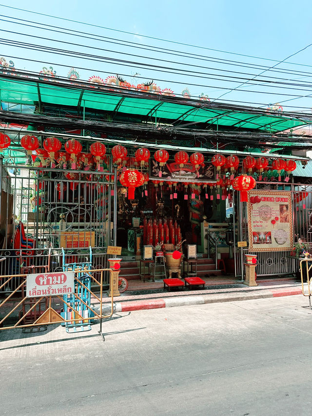 A Taste of Bangkok Chinatown: Where Flavors and Lights Collide! 🍜🏮