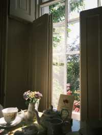 Springtime Charm in Ely: Blossoms, History & Riverside Elegance