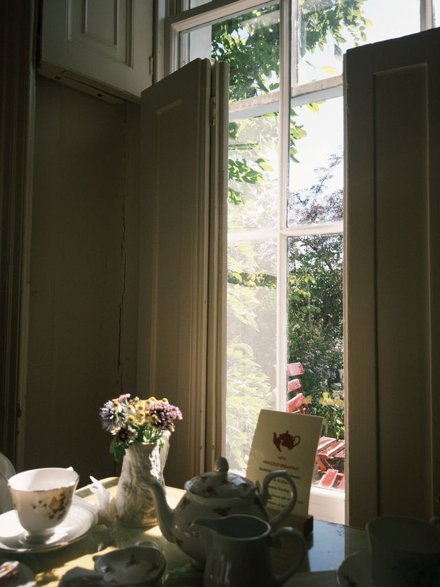 Springtime Charm in Ely: Blossoms, History & Riverside Elegance