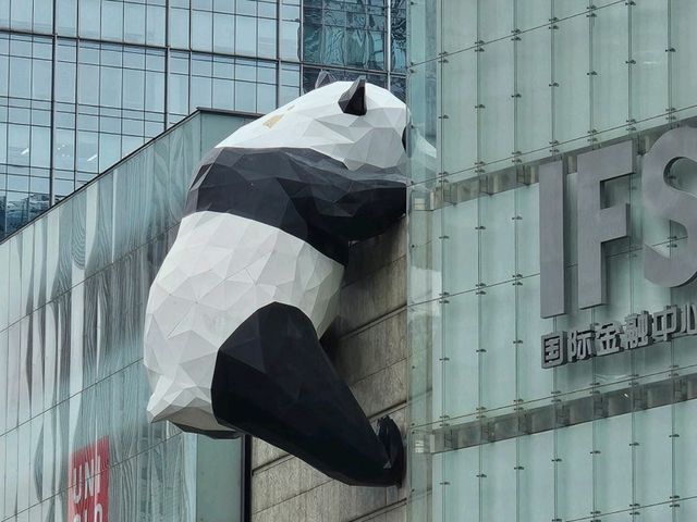 四川成都漫遊，熊貓故鄉與新舊交融的城市。