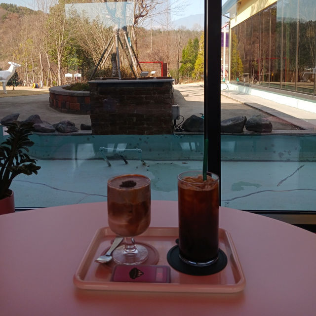 이국적이고 감성 넘치는 핑크빛 카페, 랄라콜린! 💖 