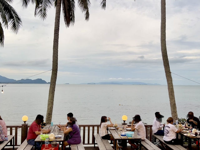 ขนอมซีฟู้ด สาขา 1 ร้านอาหารใต้รสชาติจัดจ้าน