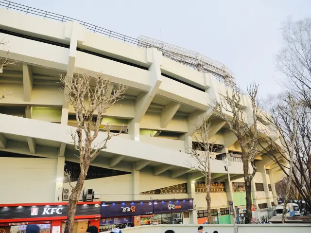 首爾｜比演唱會還嗨！蠶室運動場，感受韓國棒球現場的超狂熱情🔥韓國迷絕不能錯過！「蠶室運動場」：KPOP、棒球、演唱會一次滿足