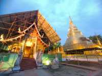 สักการะพระพุทธสิหิงค์ วัดพระสิงห์