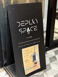 Deploy Space Cafe คาเฟ่ที่ติด BTS รัชโยธิน
