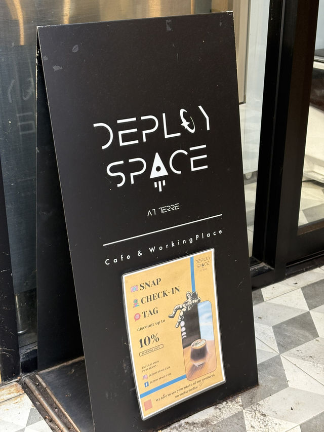 Deploy Space Cafe คาเฟ่ที่ติด BTS รัชโยธิน