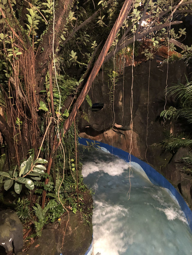 a quick hangout with friends at Sunway Lagoon Night Park