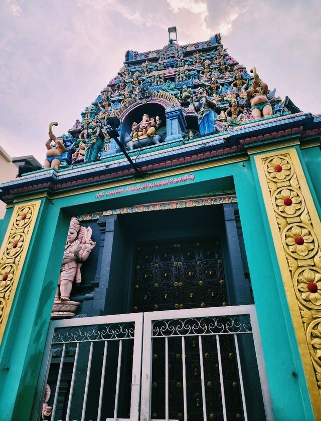Sri Mariamman Temple: A Sacred Jewel in Singapore’s Chinatown