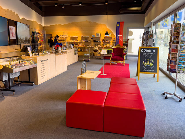 【観光スタートにおすすめ】リヒテンシュタイン観光案内所（Liechtenstein Center）🏢🗺️