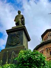 Wandering Through Glasgow Necropolis ⚰️🏰🌿☁️🕊️