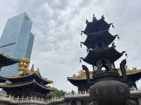 พาชมวัดโบราณเก่าแก่ของเซี่ยงไฮ้ Longhua Temple