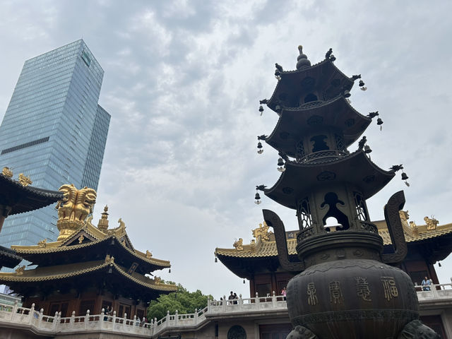 พาชมวัดโบราณเก่าแก่ของเซี่ยงไฮ้ Longhua Temple