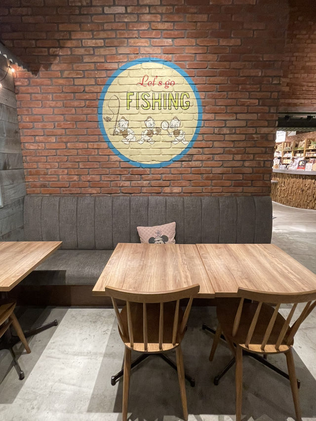【横浜】ディズニーの世界観が楽しめるカフェ&ギフトショップ