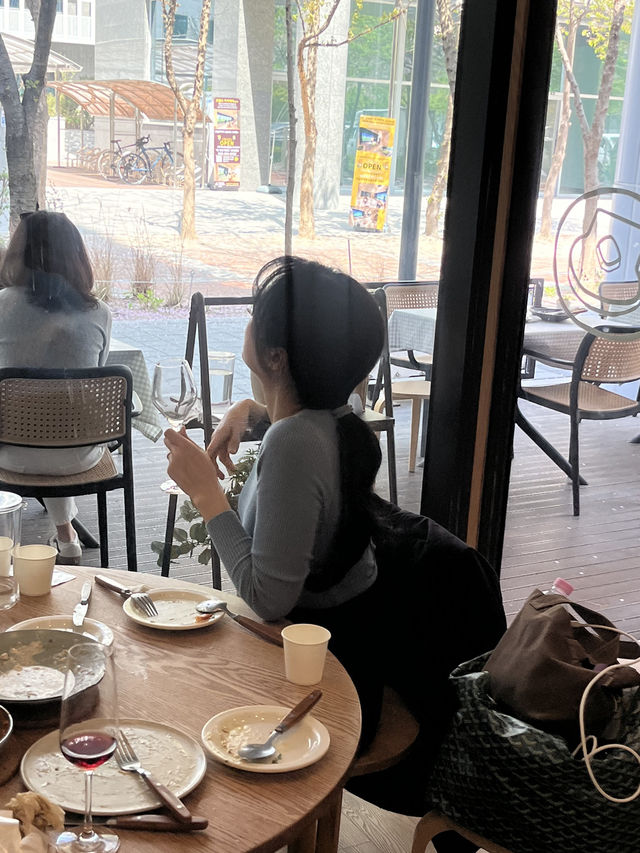 송도에 위치한 감성 브런치 가게 - 카페썸모어