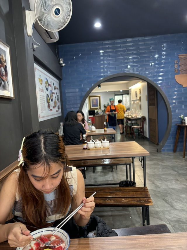 “บ้านเกี๊ยว” ก๋วยเตี๋ยวฮ่องกงร้านดังเมืองชลบุรี 