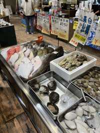 【羅臼】羅臼海鮮市場で味わう新鮮な海の幸！活気あふれる漁港の魅力