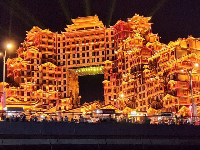 Fenghuang Ancient Town (凤凰古城)