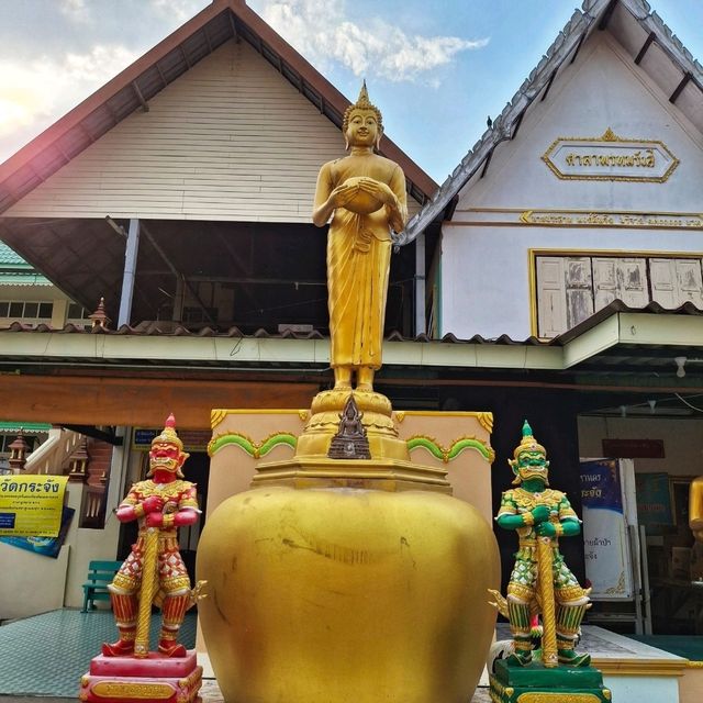 สักการะพระพุทธรักษาเมือง ณ วัดกระจัง