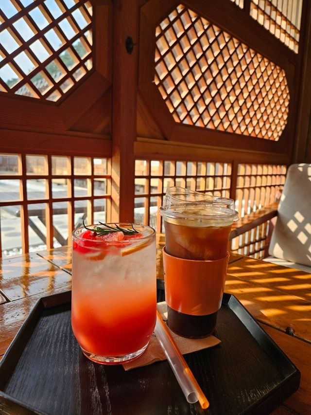 한옥과 나룻배가 어우러진 감성카페, 완주 소양한옥티롤 🚤🏡