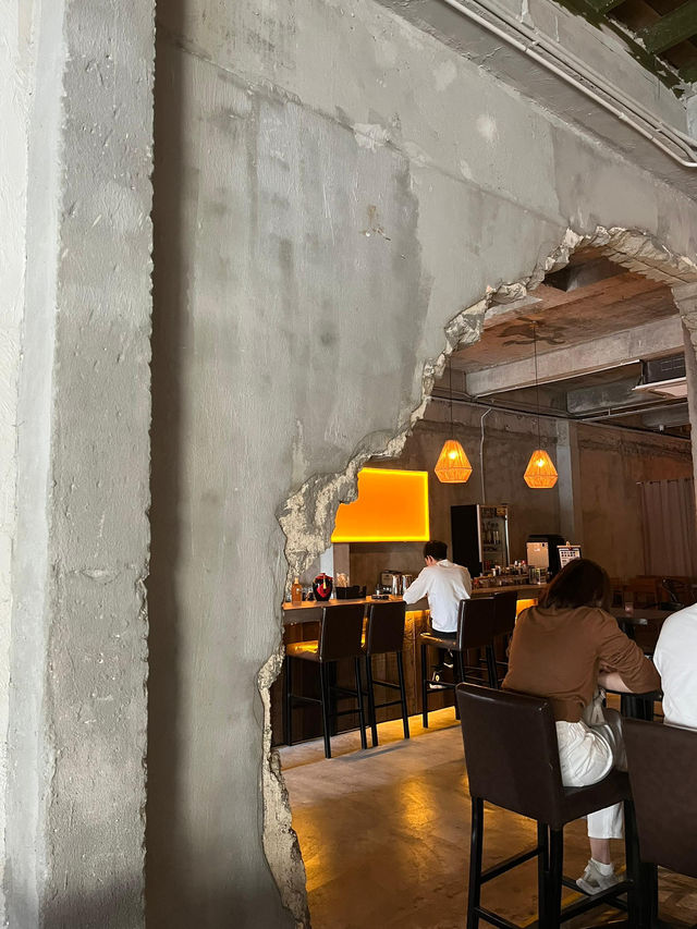 A Stylish Speakeasy Cocktail Bar with Live Music in Penang : Page II cafe