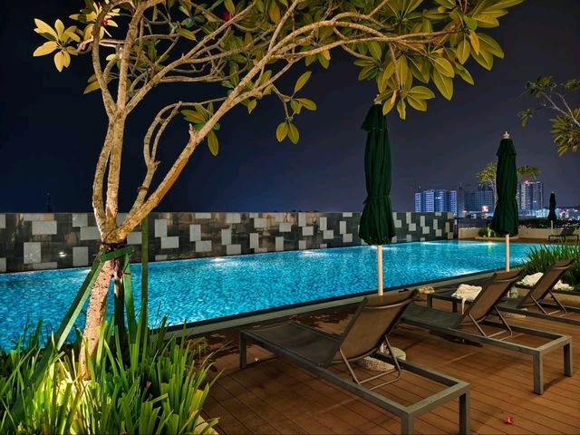 "Holiday Inn Sepang: Your Smart Stopover Near KLIA"