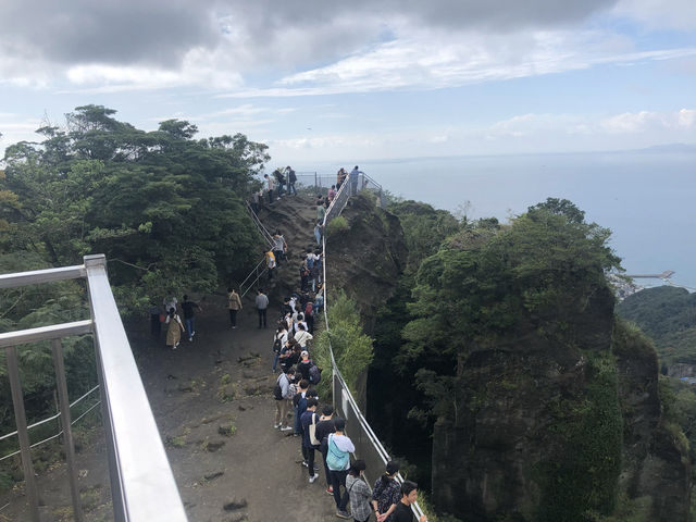 【鋸山｜のこぎりやま｜千葉県富津市】 スリル満点！“地獄のぞき”と絶景が楽しめる、房総半島の人気スポット