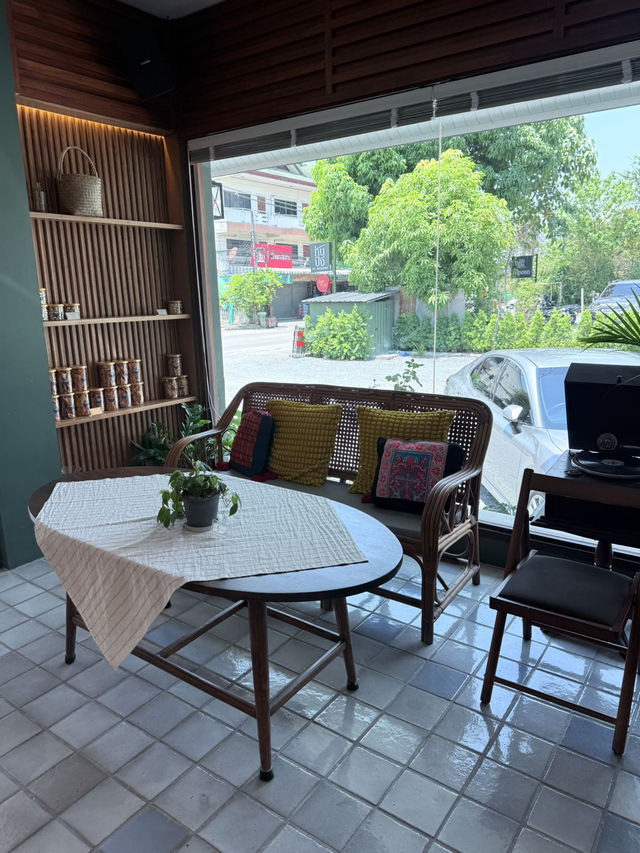 📍คาเฟ่ขนมไทยเปิดใหม่ที่ใครๆก็ต้องมาเช็คอิน