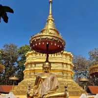 ไหว้พระธาตุและกราบพระในวิหารโถงที่เมืองพะเยา