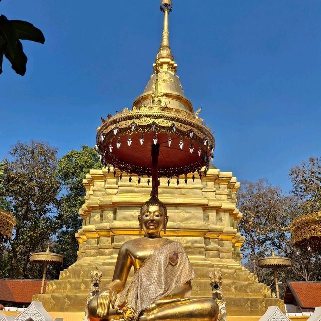 ไหว้พระธาตุและกราบพระในวิหารโถงที่เมืองพะเยา