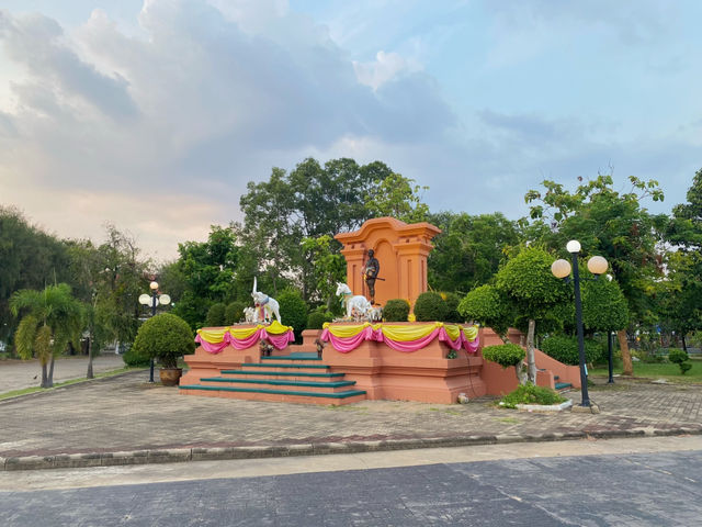 ทุ่งศรีเมือง - สวนสาธารณะ/ลานกิจกรรมใจกลางเมือง