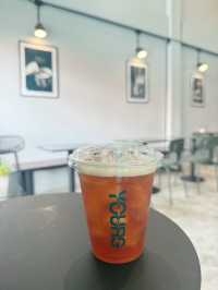 คาเฟ่น่านั่งที่กระทุ่มแบน Yours coffee & roaster