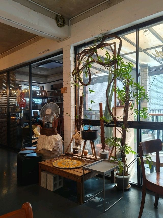 A Cozy Hideout for Bookworms and Brunch Lovers