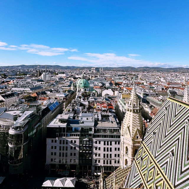 ☀️🏰 *Summer Splendor at St. Stephen's Cathedral: Vienna's Gothic Masterpiece* ✨