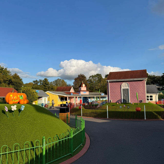 The Happiest Place in All of the UK is Actually in... Southampton?! 🤩🐷