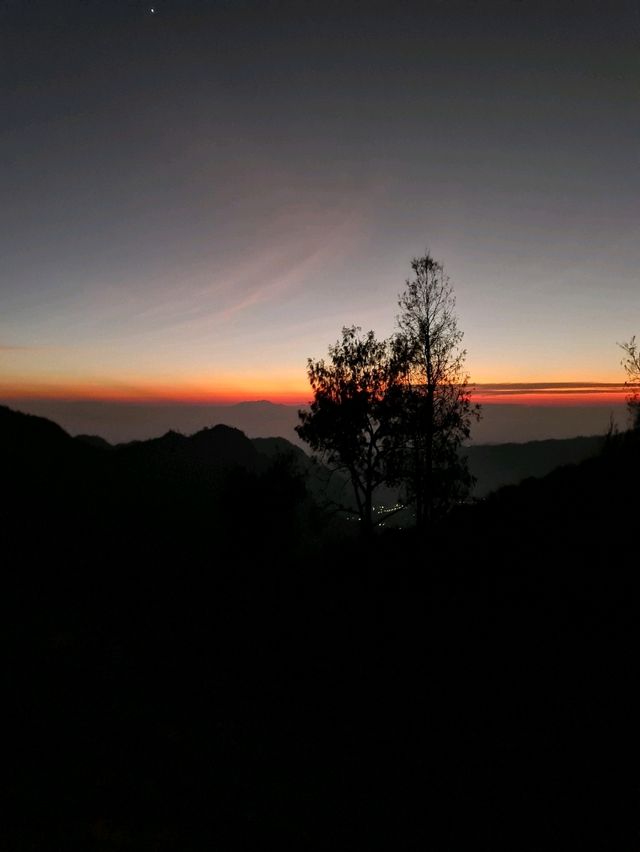 🌅 Chasing Fire in the Sky – Mount Bromo’s Legendary Sunrise