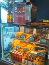 Sunshine & Sparkling Soda – A Café by the Sea