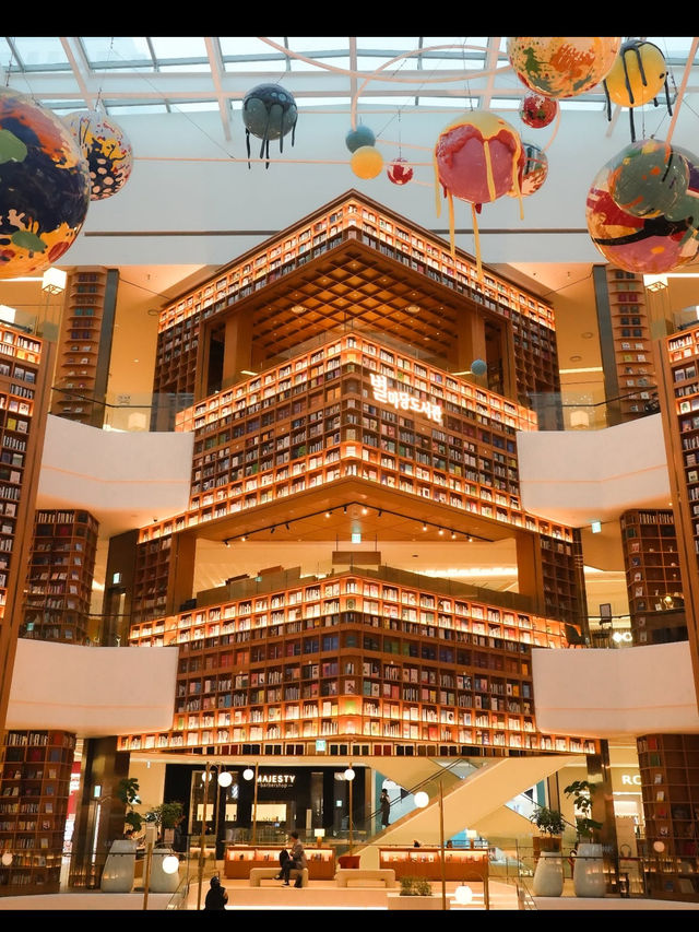 📚ソウル・ピョルマダン図書館｜星のような本と光に包まれる、夢みたいな空間