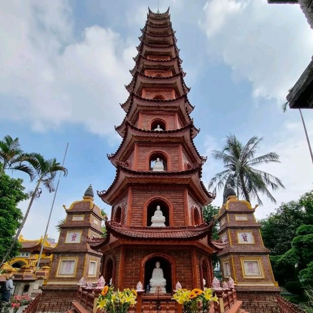 静寂と歴史が息づく湖上の寺院「チャン・コック・パゴダ」