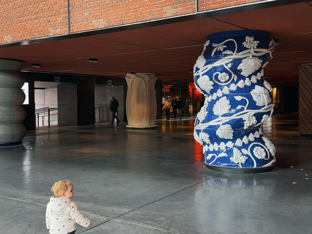 Bilbao: Architectural Wonders and Brunch Bites! 🇪🇸✨
