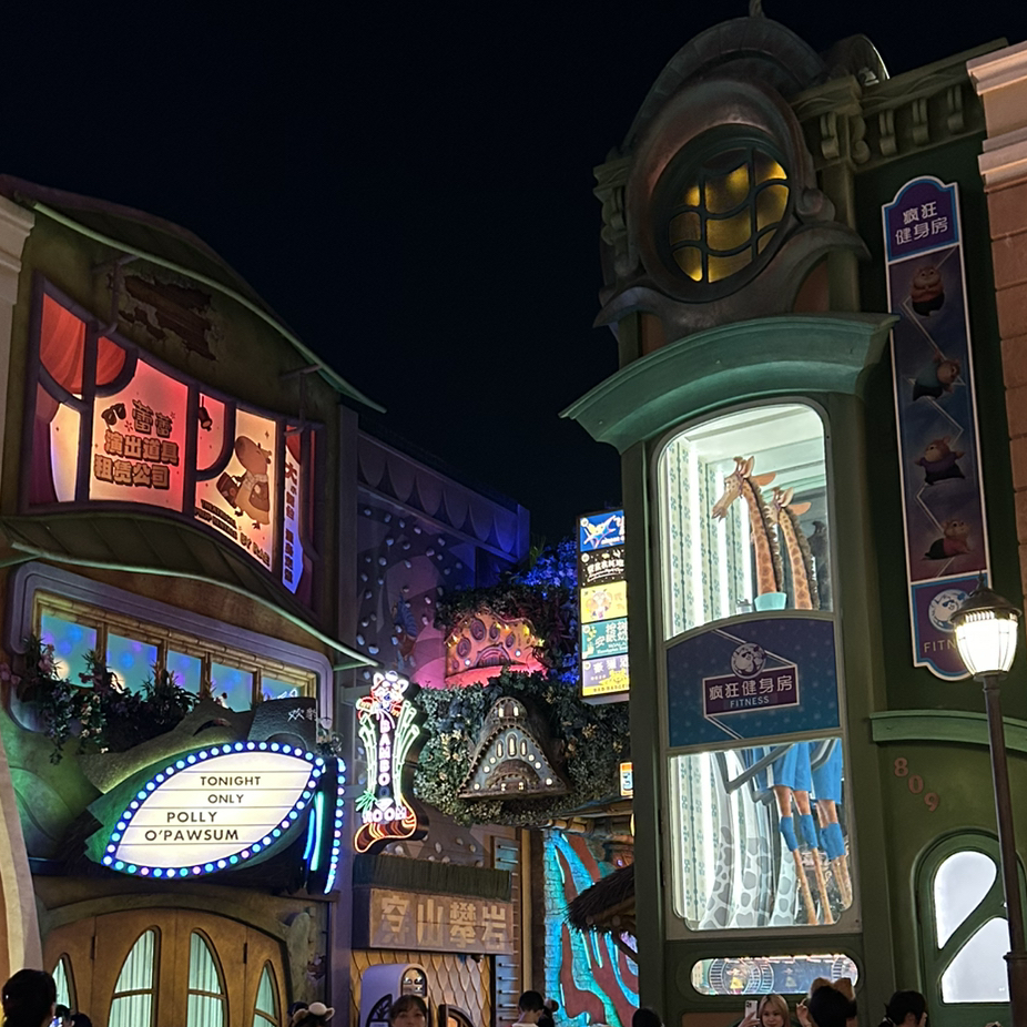 上海ディズニー 上海ズートピア🐰🦊 信号🚥は大きい動物、中くらいの動物