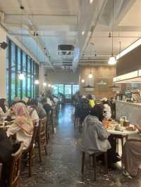 A First Taste at Guan’s Café – Where Tradition Meets Modern Comfort