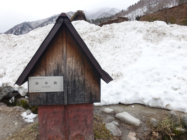 🏔️ Shirakawa-go – A Timeless Village That Took My Breath Away
