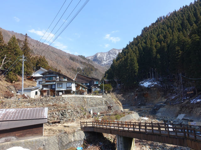 🍃 Jigokudani Funsen Fountain – A Steamy Surprise on the Way to the Snow Monkeys