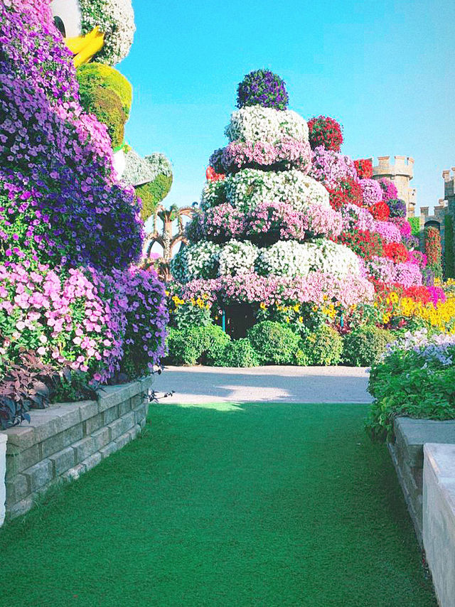 From Petals to Parisian Vibes: A Day Between Flowers & Fairy Tales in Dubai 🇦🇪✨